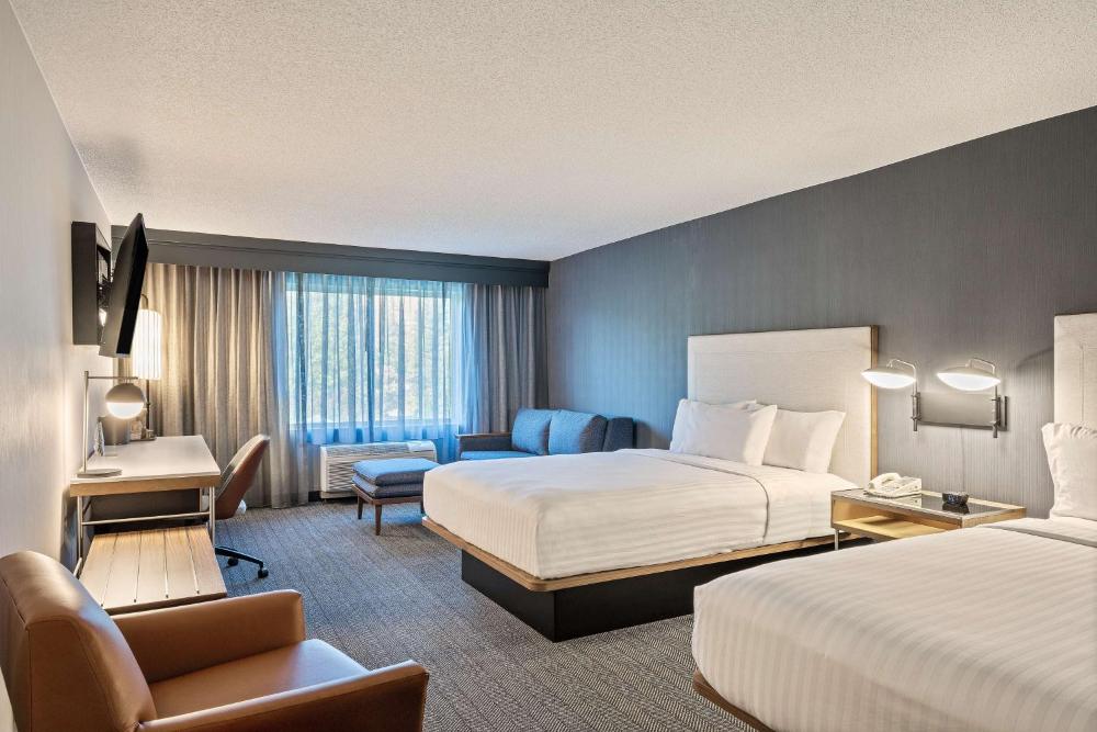 Guestroom Two Queens interior